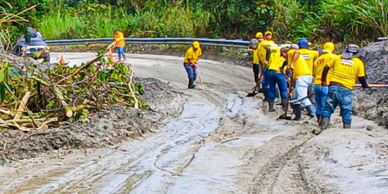COVIAL atiende derrumbe en Alta Verapaz para restablecer la circulación 