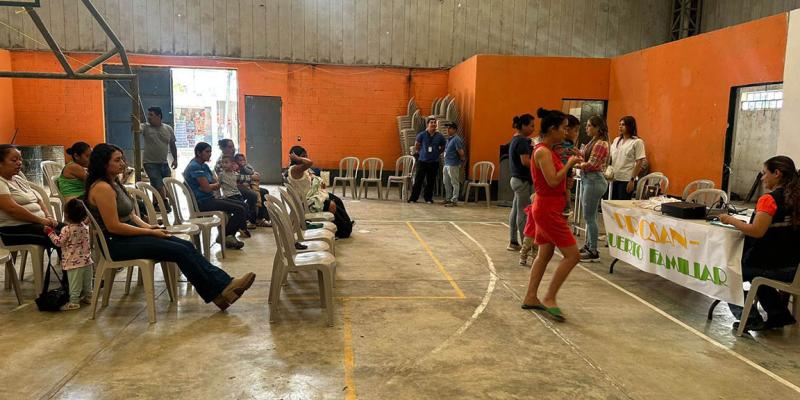 Capacitan a madres de familia para establecer huertos familiares