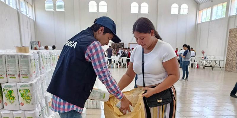 Comunidades reciben alimentos como incentivo por proyectos que fortalecen su desarrollo