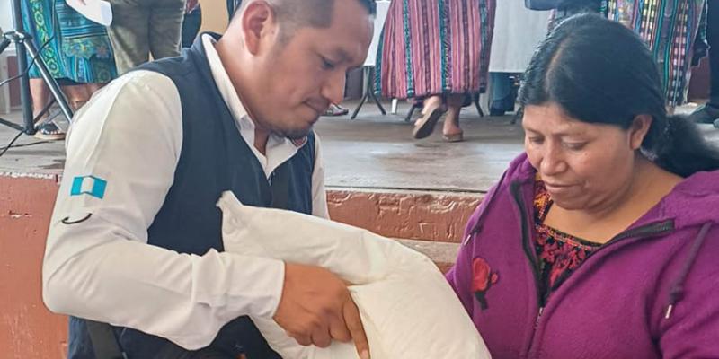 Familias de Totonicapán reciben alimentos 