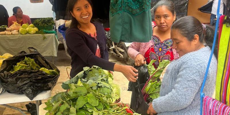 Feria del Agricultor de Totonicapán contribuye con la economía familiar