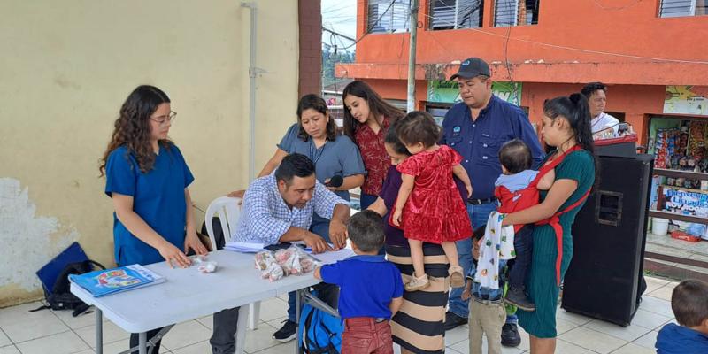 Huertos familiares también cultivan salud y bienestar