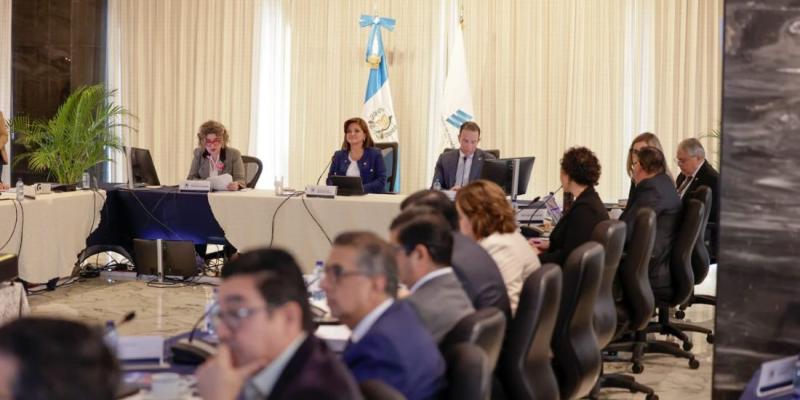 En materia de comercio exterior, se destacó el potencial de las zonas de libre comercio como motores de inversión, desarrollo y generación de empleo en las regiones.