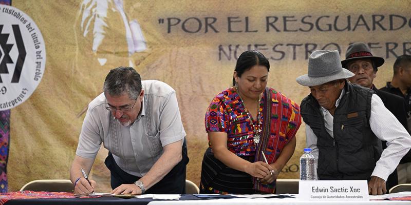 Gobierno de Guatemala y autoridades indígenas de Santiago Sacatepéquez firman Agenda de Trabajo Conjunto en Santiago Sacatepéquez