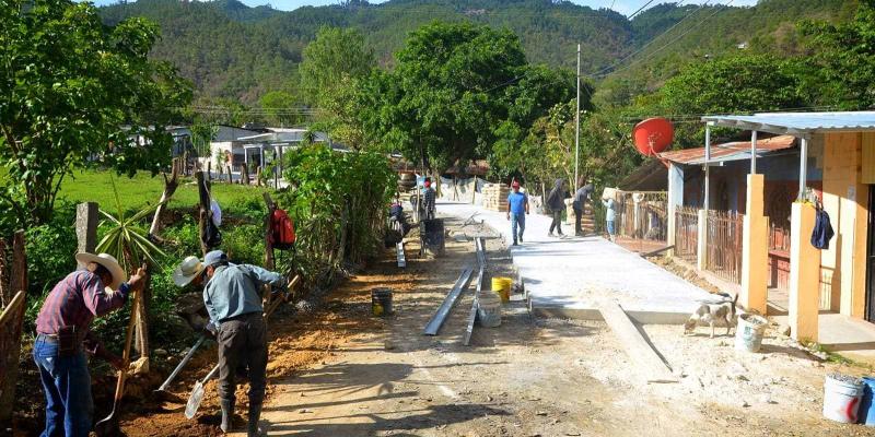 Zona Vial 14 y autoridades locales mejoran la red vial en El Cacao