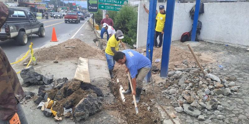 Caminos repara socavamiento en la ruta CA-01 Occidente entre Chimaltenango y Sacatepéquez