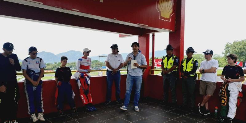 Niños aficionados a carreras reciben formación vial de PROVIAL