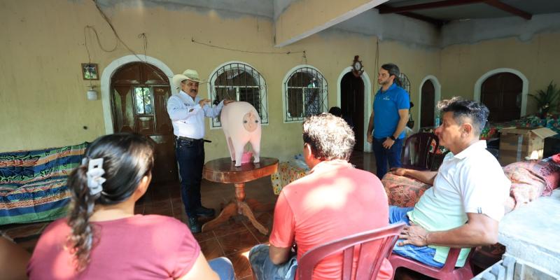 Porcicultores de la Costa Sur fortalecidos en mejoramiento genético y producción animal