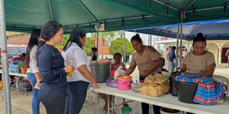 Productores de San Luis fortalecen su economía con la Feria del Agricultor