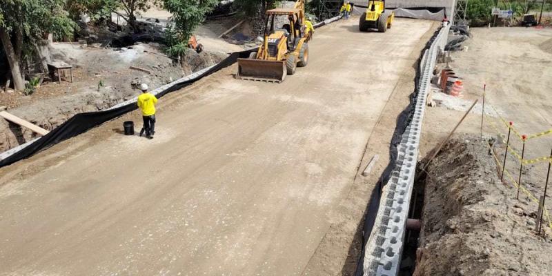 CIV construye accesos al puente Chitomax