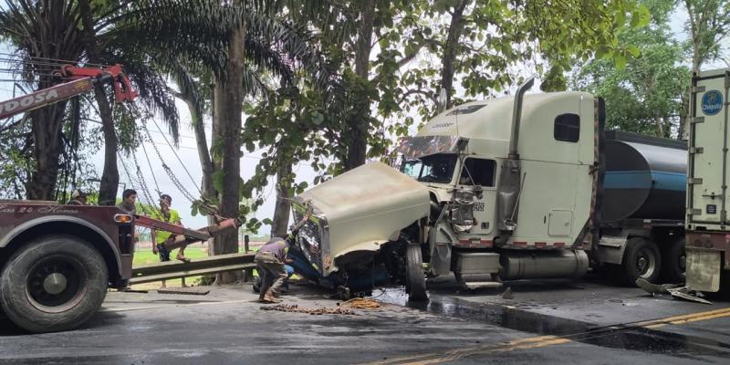 Brigadas de Provial atienden colisión en Morales, Izabal sin reporte de heridos