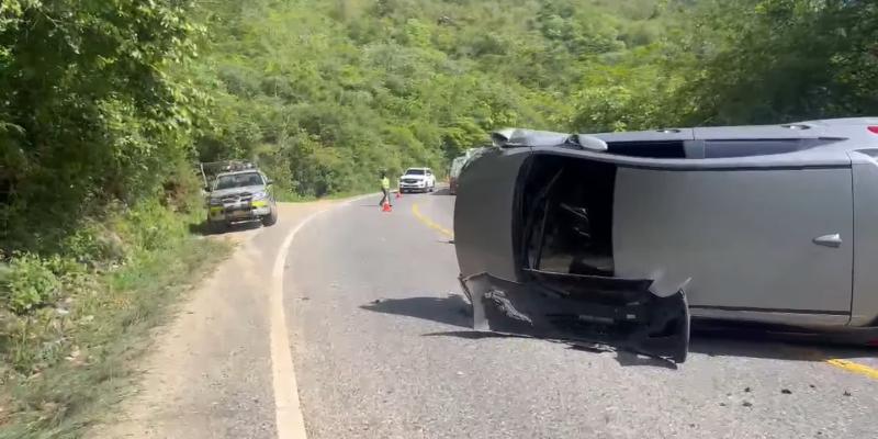 Provial brinda apoyo en incidente vial en Morazán, El Progreso