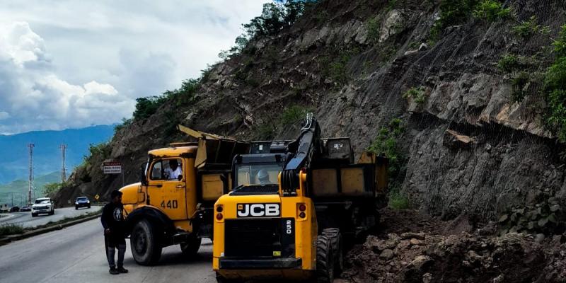 Caminos retira material que obstruía el paso en la CA-09 Norte, Sanarate