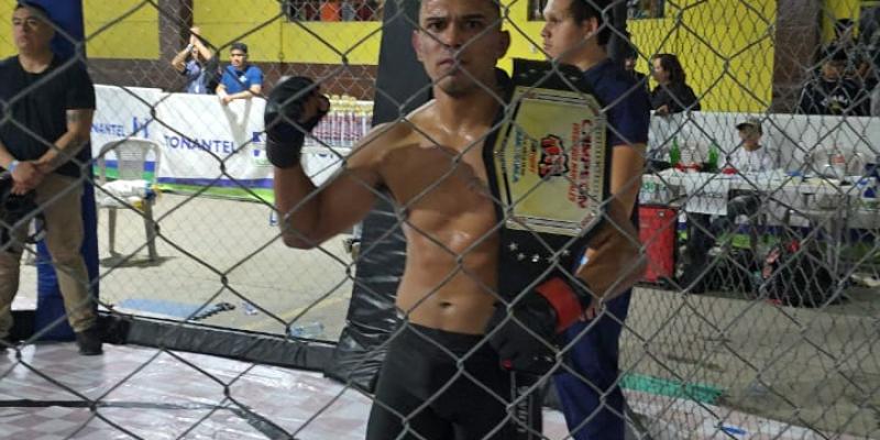 Brigadier Primero de PROVIAL conquista cinturón internacional en peso Gallo