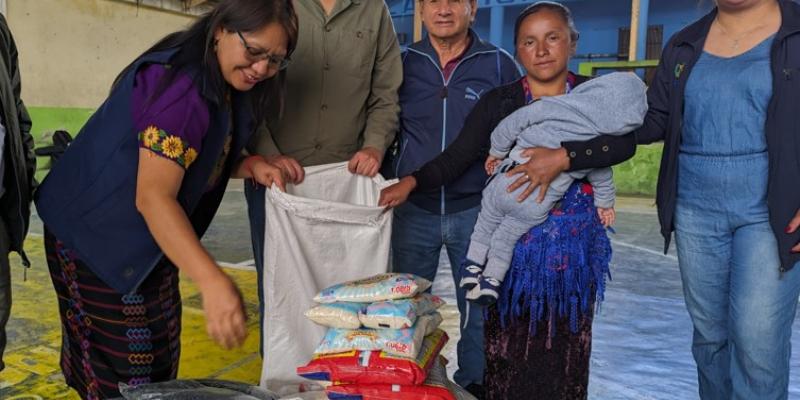 Entregan alimentos a familias en vulnerabilidad en Huehuetenango. 