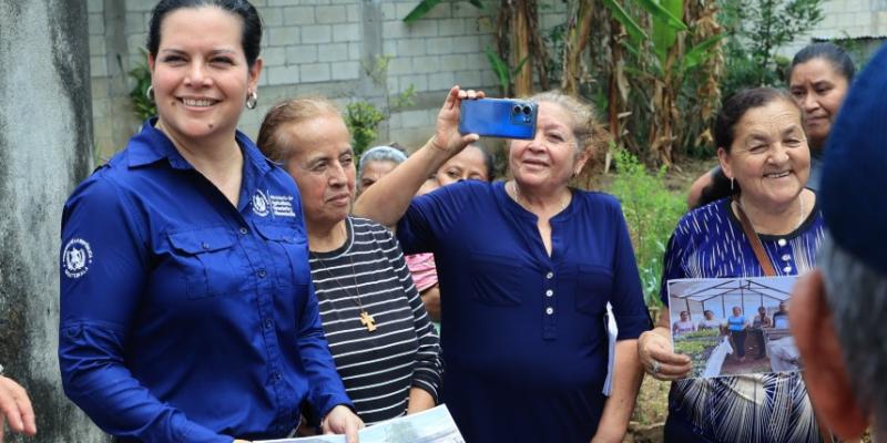 Ministra de Agricultura visita proyectos de agricultura familiar en Palencia