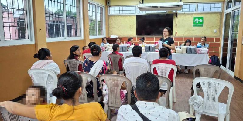 Capacitan a madres para prevenir la desnutrición infantil con alimentación local