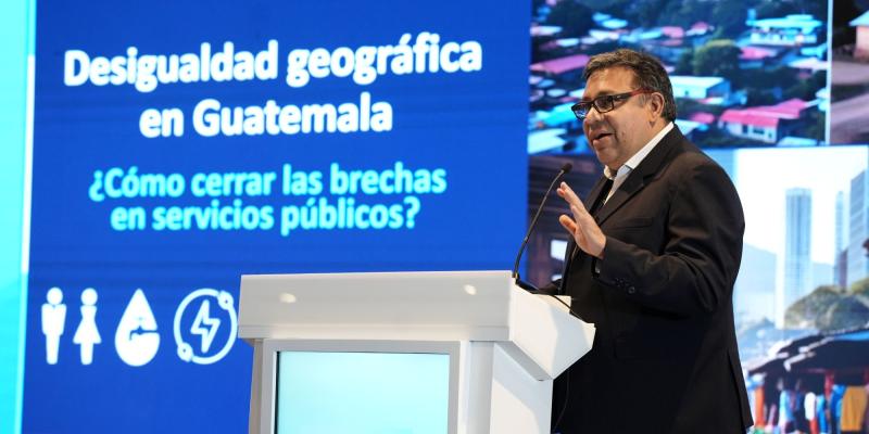 Diálogo contó con las intervenciones de académicos y funcionarios.