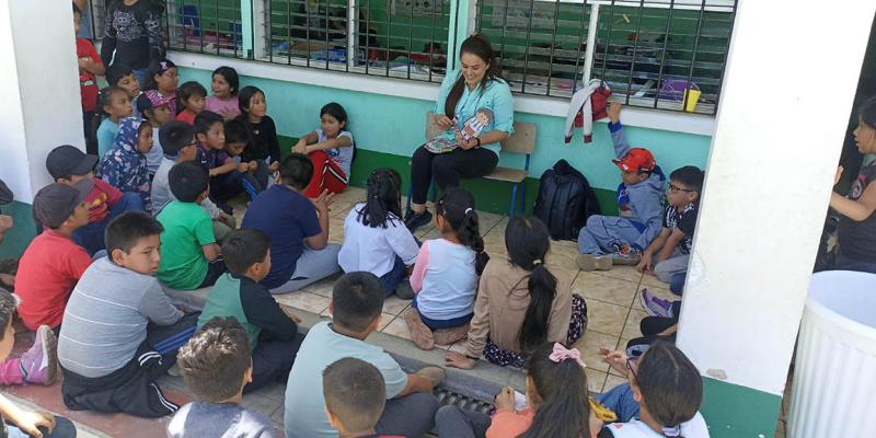 En Sacatepéquez los niños aprenden de seguridad alimentaria en el huerto escolar 