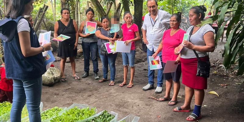 Entregan pilones de hortalizas a familias agricultoras de Suchitepéquez