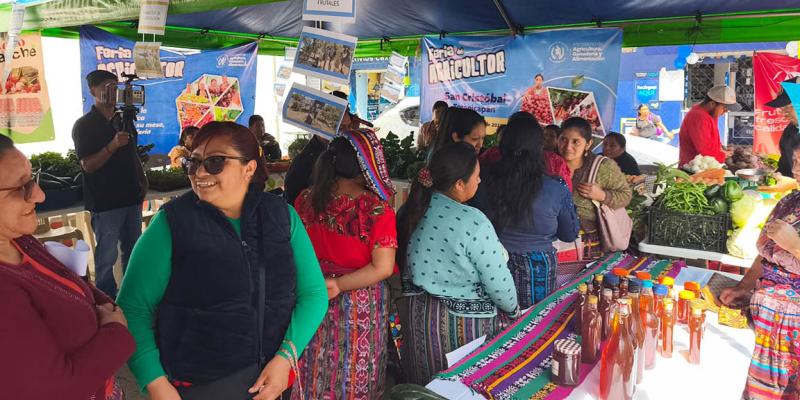Feria del Agricultor lleva alegría y reactiva economía en Totonicapán