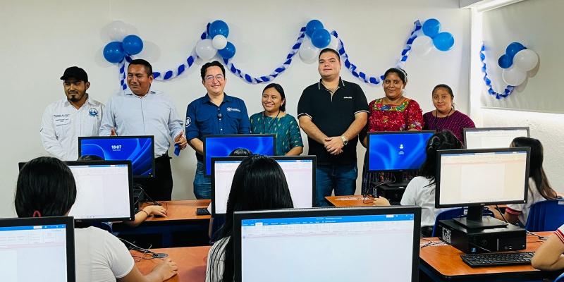 ENTREGA DE TALLER DE COMPUTACIÓN EN RIO DULCE