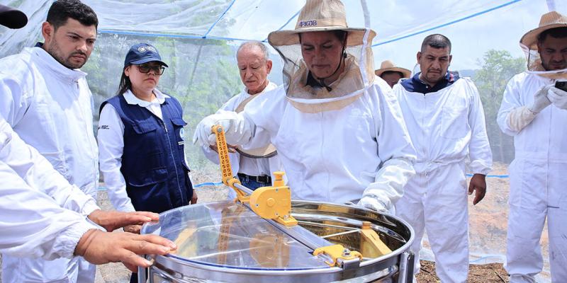 Ministra de Agricultura visita proyectos que impulsan el desarrollo en Baja Verapaz 