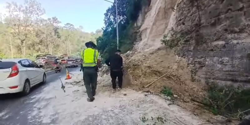 Brigadas de PROVIAL ya despejan las rutas afectadas tras fuertes sismos