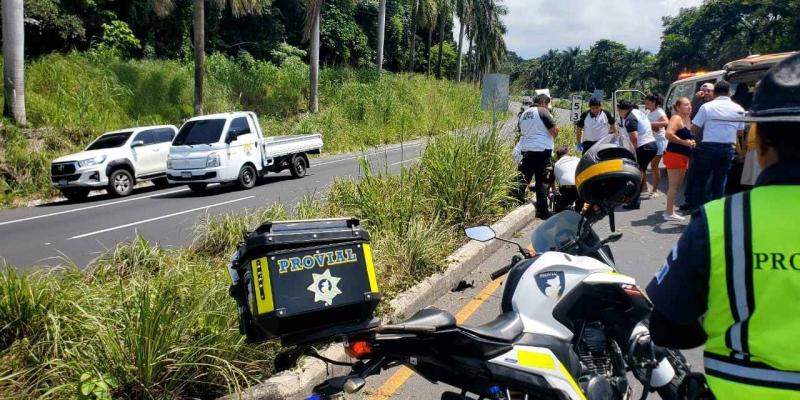 Comprometidos con la vida y la movilidad: Provial asiste en accidente en Palín