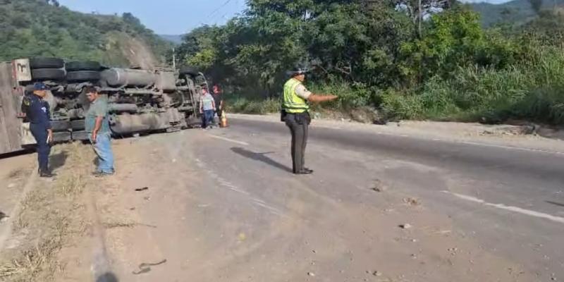 Triple colisión en ruta al Atlántico; Provial apoya para regular el tránsito 