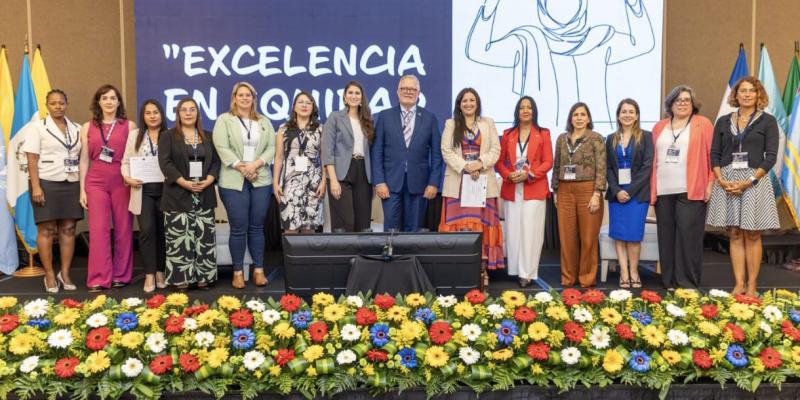 El encuentro reunió a autoridades, especialistas y representantes del sector aeronáutico, quienes abordaron la importancia de fortalecer la participación de las mujeres en todos los ámbitos de la aviación.
