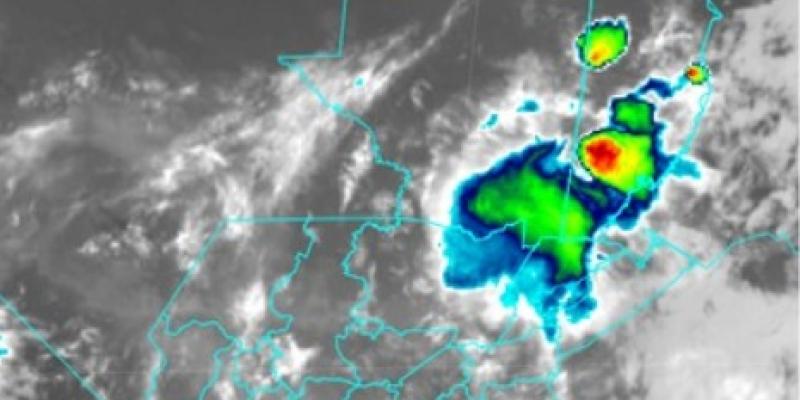 Acercamiento y paso de onda del este.