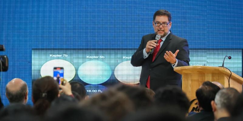 Converciencia 2025 abre con exploración del universo y un llamado a impulsar los Clubes de Ciencias