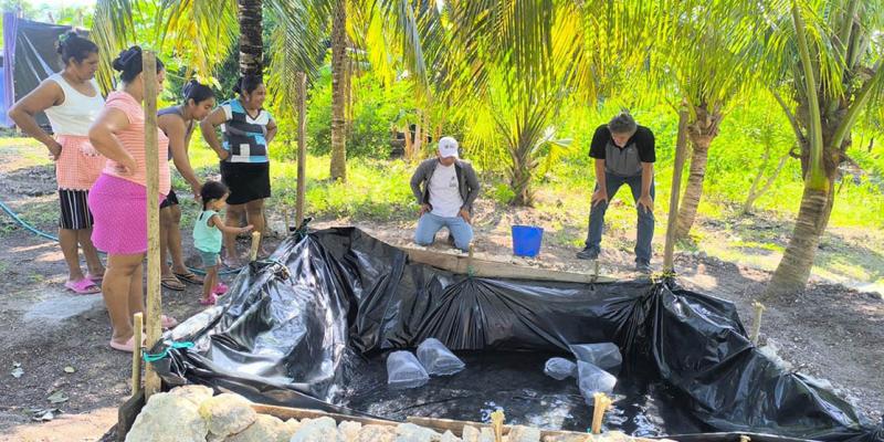 Entrega de alevines fortalece seguridad alimentaria en Melchor de Mencos
