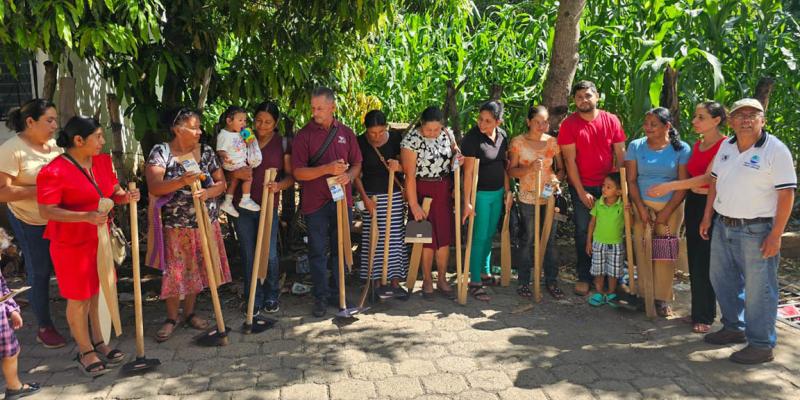 Entrega de insumos agrícolas impulsa la agricultura familiar de más de 90 mil agricultores