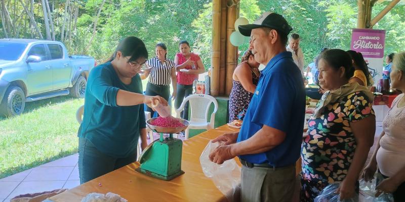 Escuintla celebra el Día Nacional del Maíz con entrega de semillas