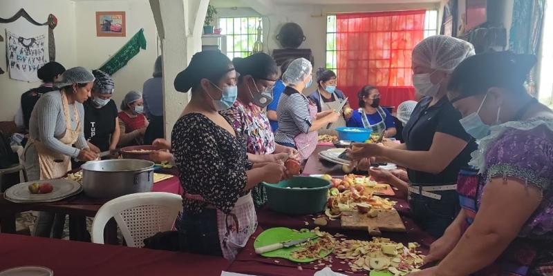 Extensionistas de Hogar Rural de Quiché fortalecen sus capacidades 