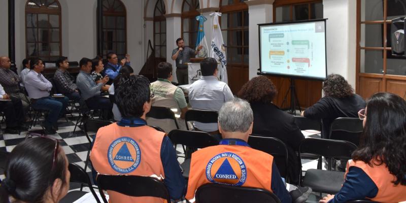 reunión de coordinación para definir la estrategia de evaluación del desempeño de la gestión municipal 2025.