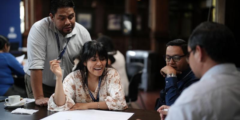 Personal de distintas direcciones de SEGEPLAN) participa en el curso.