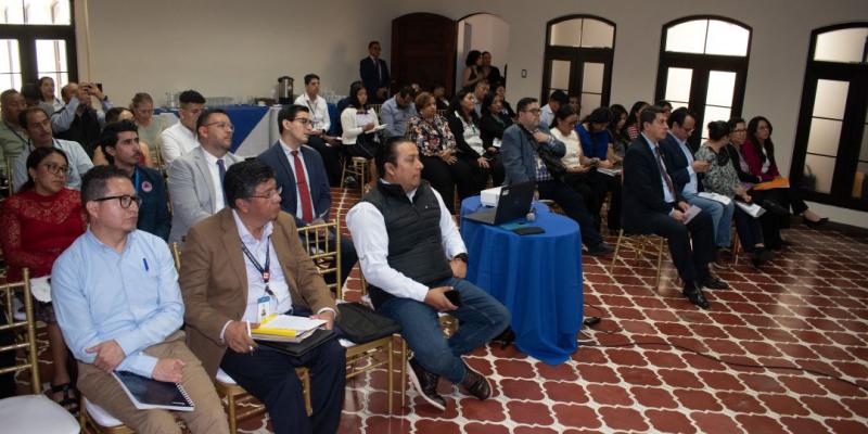Representantes de instituciones públicas y organizaciones de la sociedad civil asistieron a la socialización del informe. 