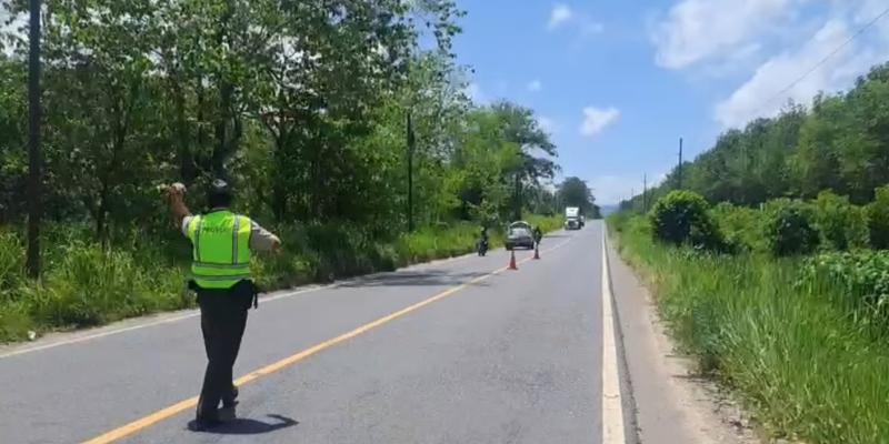 Provial atiende accidente de tránsito en Río Dulce, Izabal; una persona resulta herida  La mañana de este lunes, personal de Provial brindó asistencia en un hecho de tránsito ocurrido en el kilómetro 266 de la ruta CA-13, jurisdicción de Río Dulce, Living