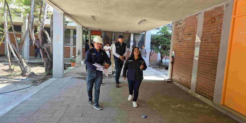 Autoridades de la UCEE realizan supervisión en el proyecto de remozamiento INEBE Lo De Coy