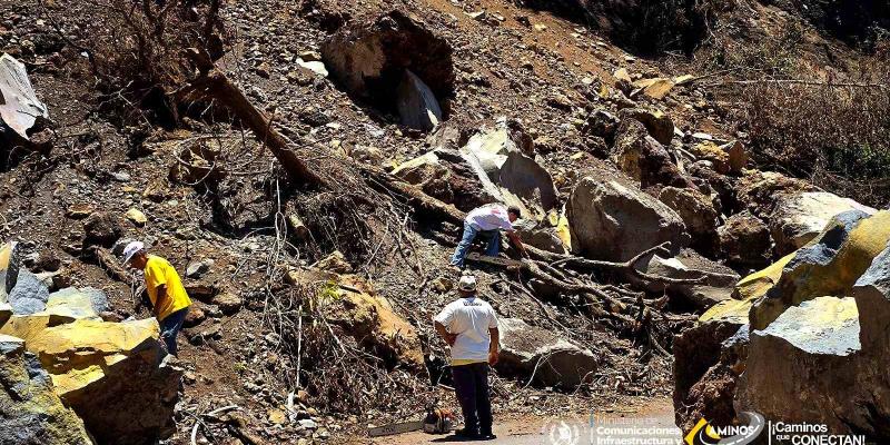 CIV inicia limpieza de ruta afectada por sismos entre Palín y Sacatepéquez