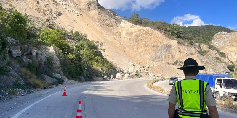 PROVIAL habilita carril reversible en el km 66 de la ruta al Atlántico tras derrumbe