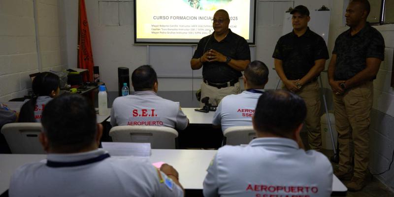 Formando guardianes del aire, comienza curso básico para bomberos del Aeropuerto Internacional La Aurora