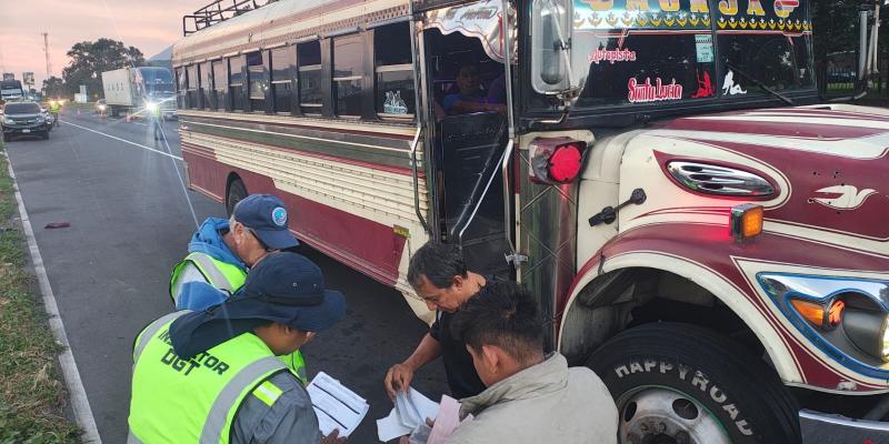 DGT y Provial refuerzan el control del transporte público en Palín, Escuintla