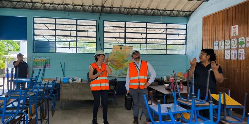 UCEE evalúa escuelas afectadas por sismos en Jutiapa para garantizar espacios seguros a estudiantes