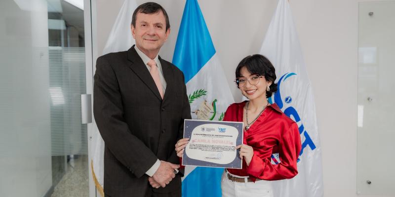 SIT reconoce a Camila Novales por su liderazgo en divulgación científica e impulso a las niñas en la tecnología