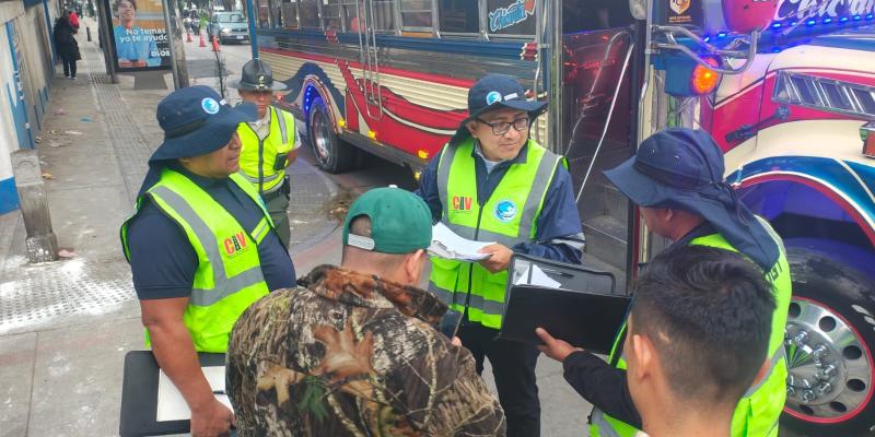 La DGT refuerza la supervisión del transporte público en Mixco con operativo conjunto con Emixtra