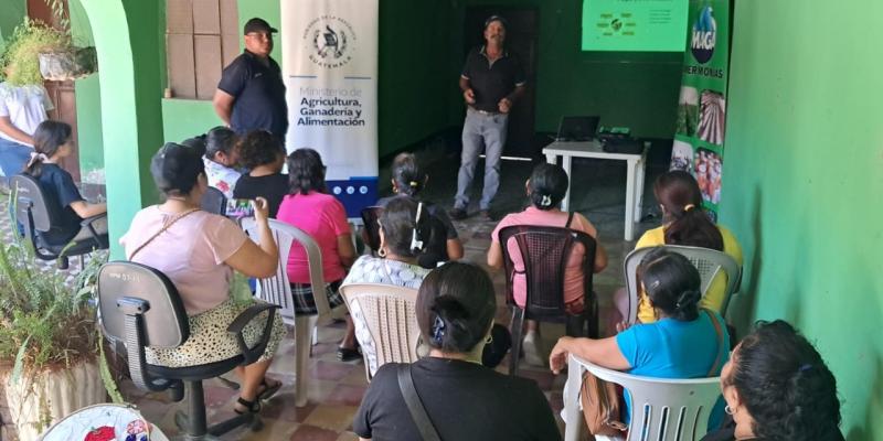 Productoras de Jalapa reciben insumos y capacitación en buenas prácticas